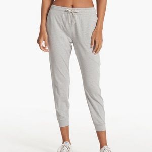 Vuori Performance Jogger

Women's DreamKnit™ Jogger